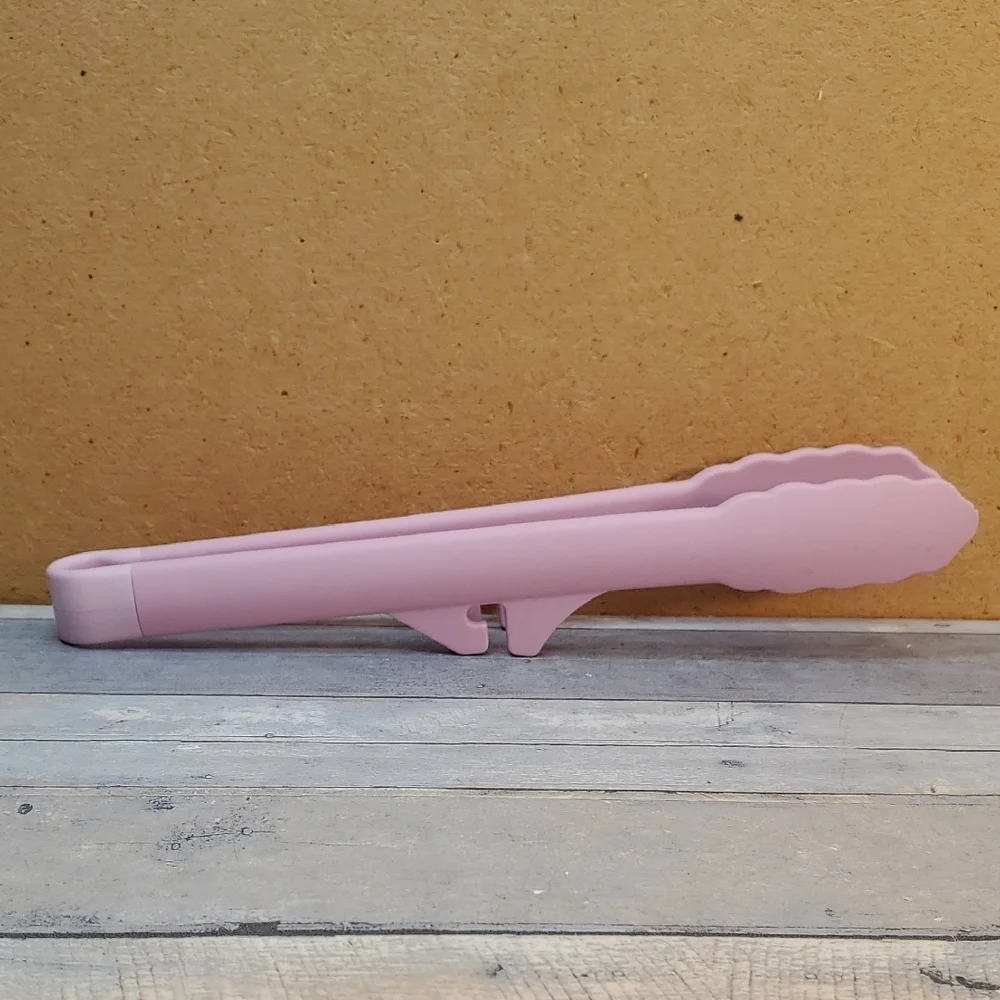 Crofton Silicone Kitchen Tongs in Dusty Pink